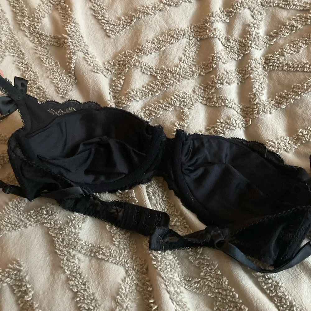 Victoria’s Secret half cup black lace bra - Picture 3 of 3